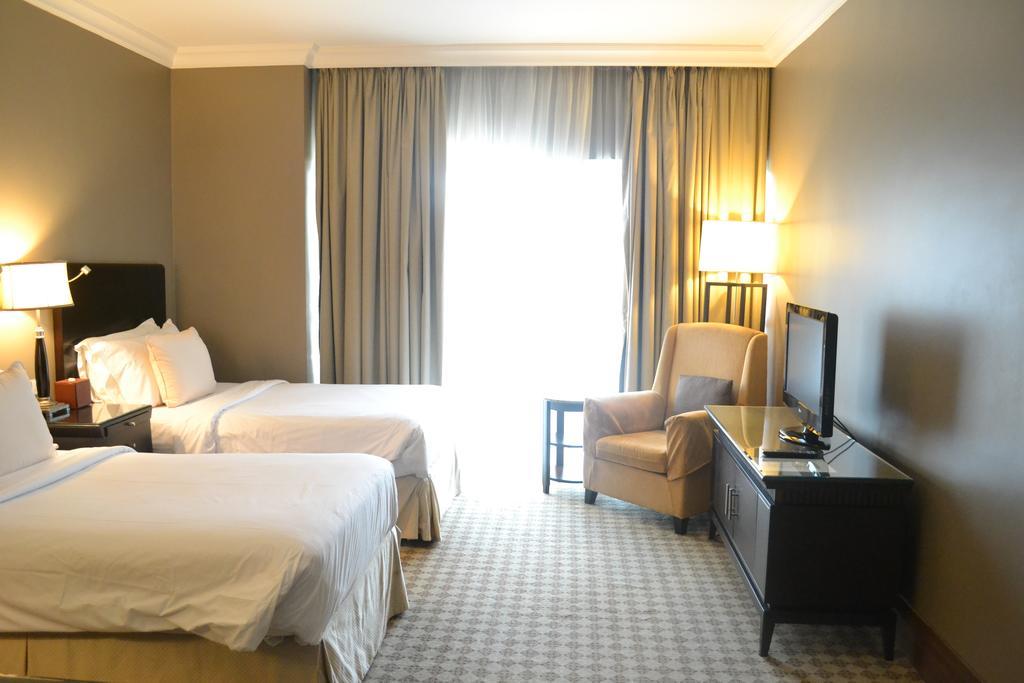 Отель Sheraton Khalidiya Абу-Даби